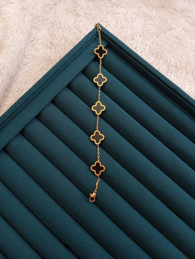 Black Stone Multiple Clover - Bracelet
