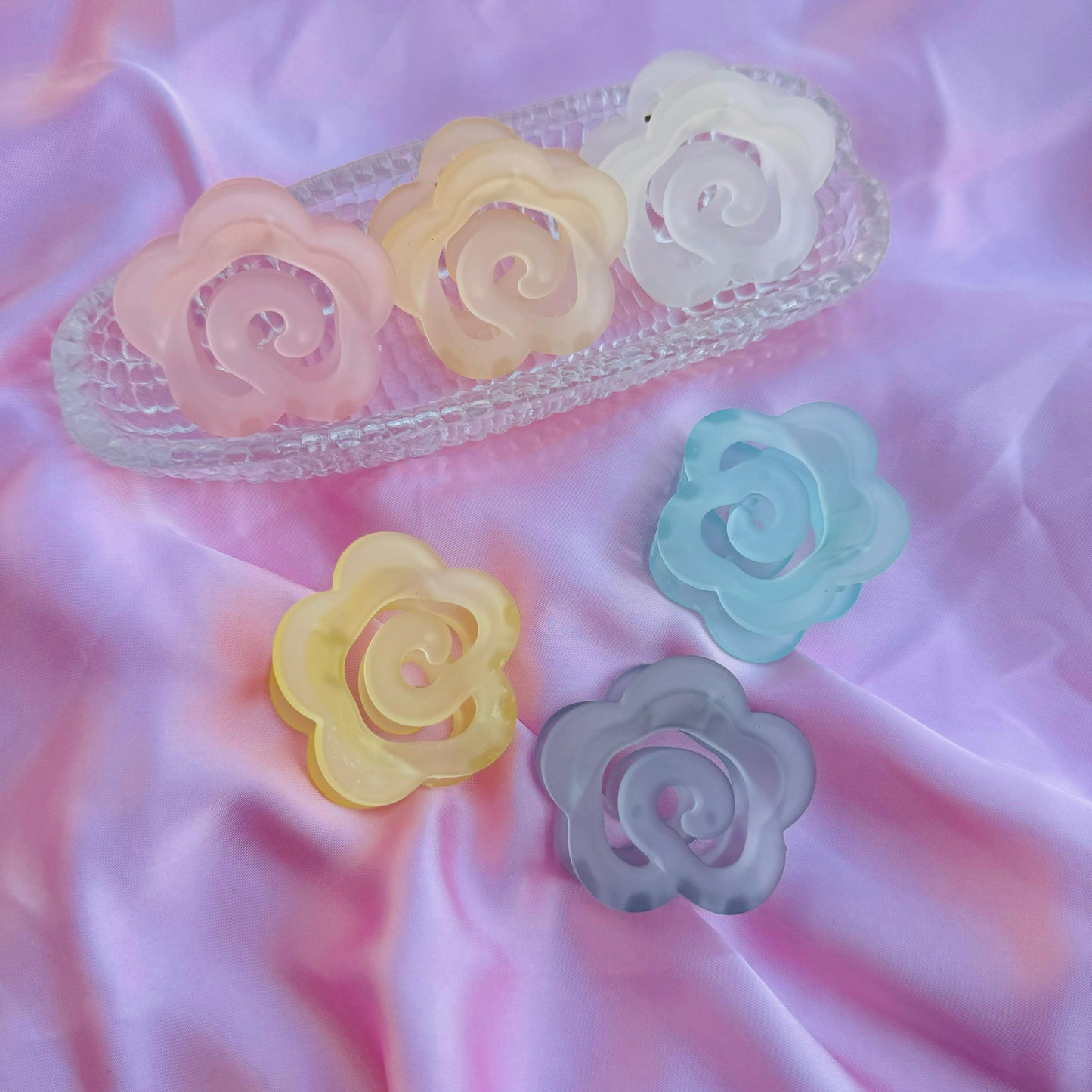 FROSTED FLORAL - CLAWS