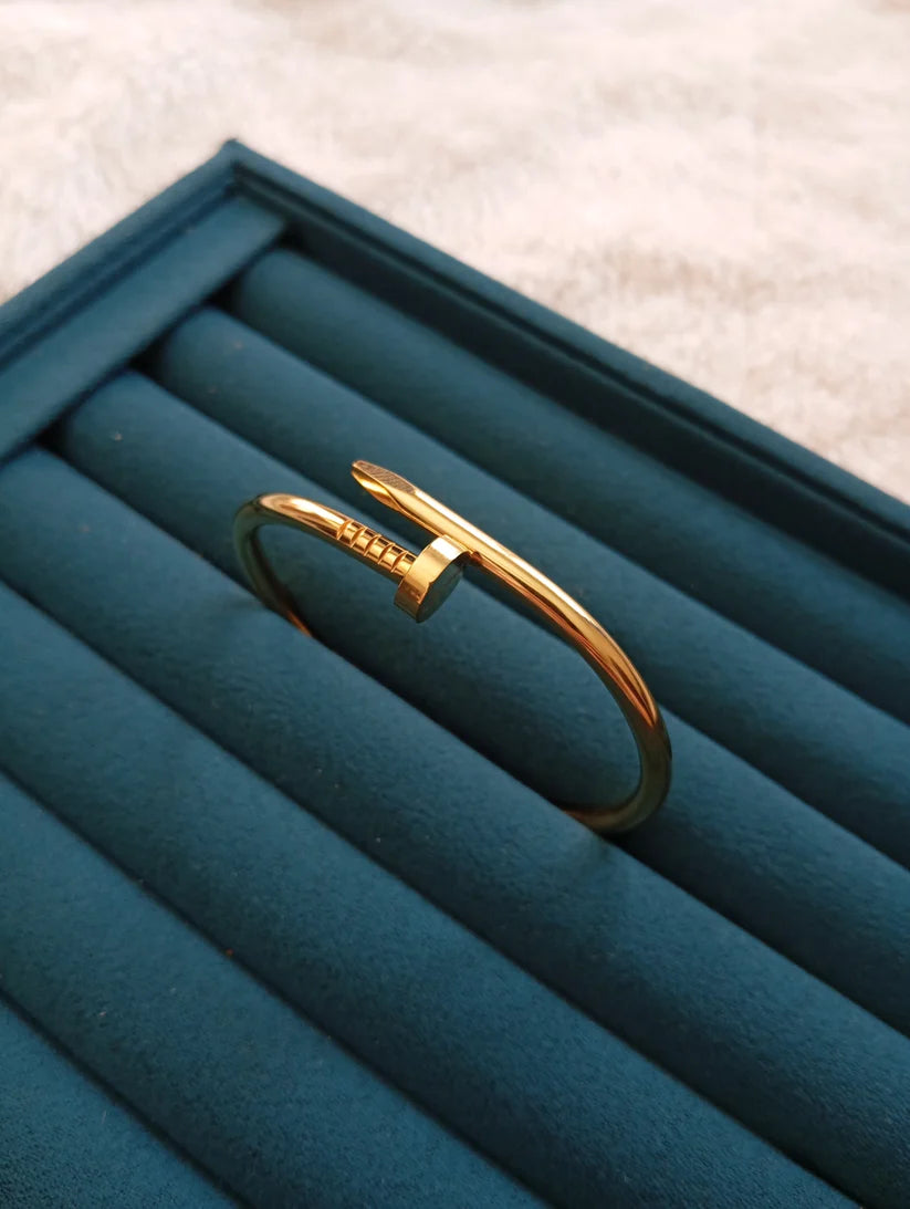 Basic Nail Golden - Handcuff