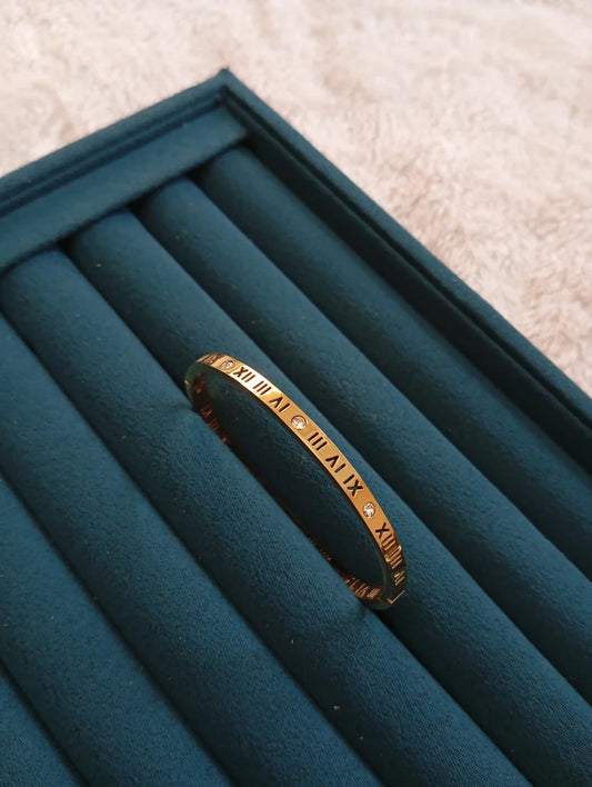 Roman with Stones - Handcuff