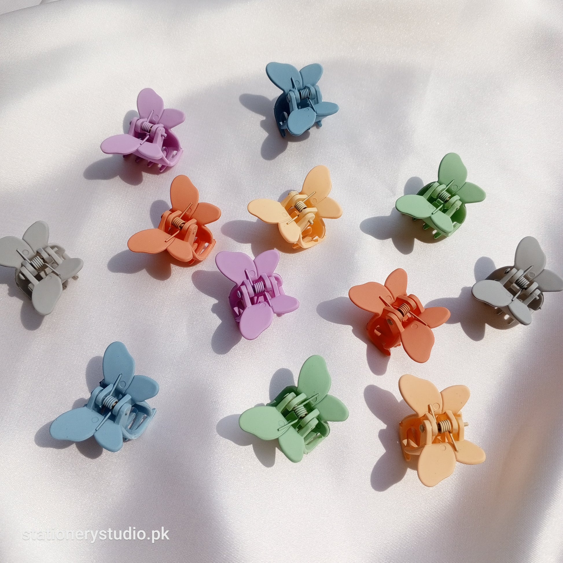 MINI BUTTERFLY HAIR CLAW - STATIONERYSTUDIO