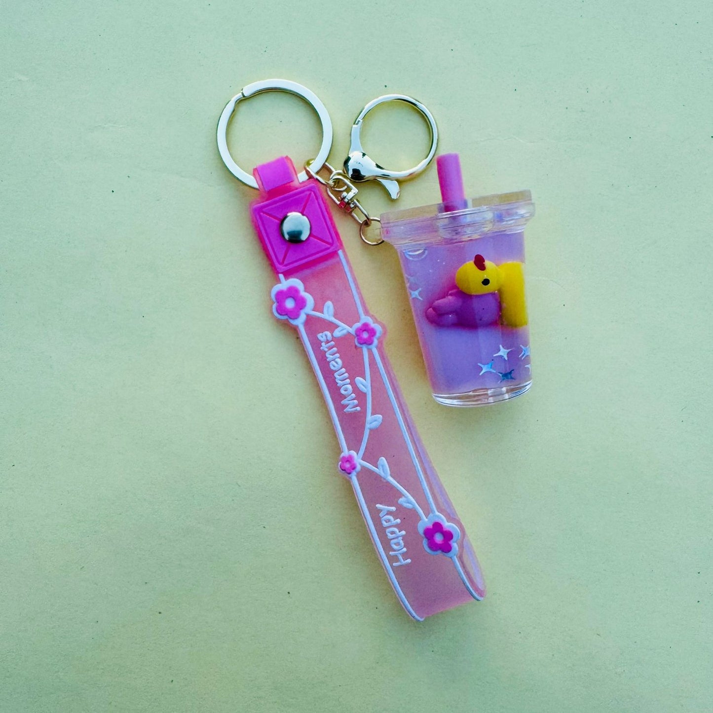 Sipper Glitter Water - Gold Key Ring