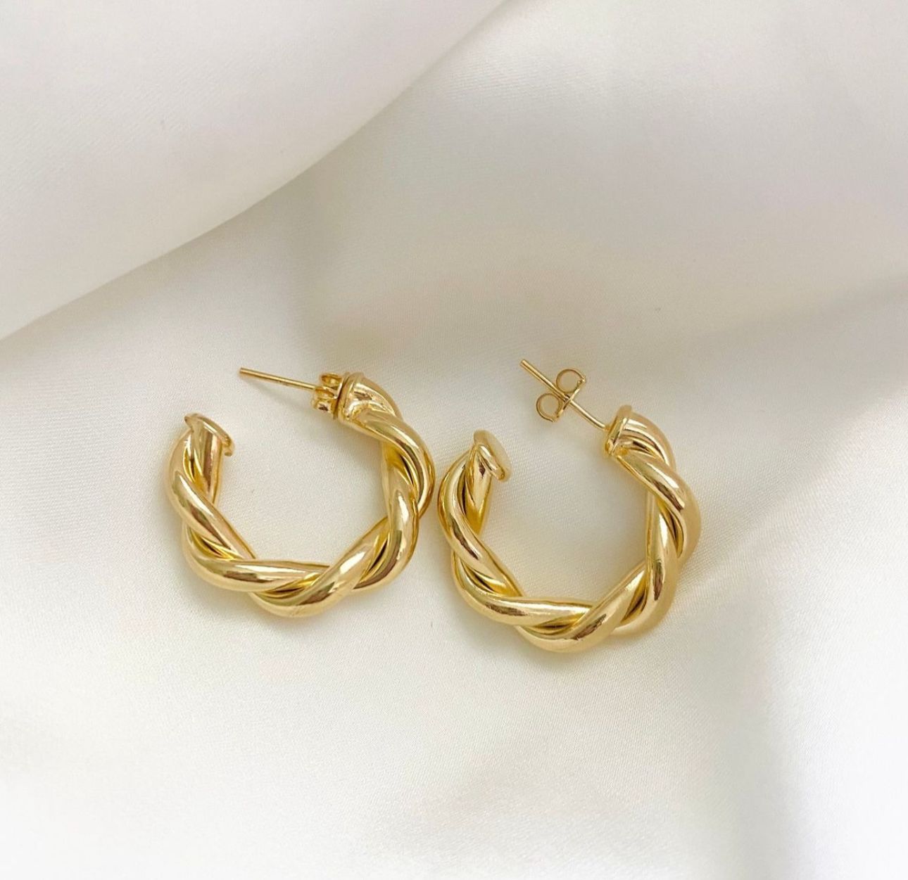 Twisted Hoop - Earrings