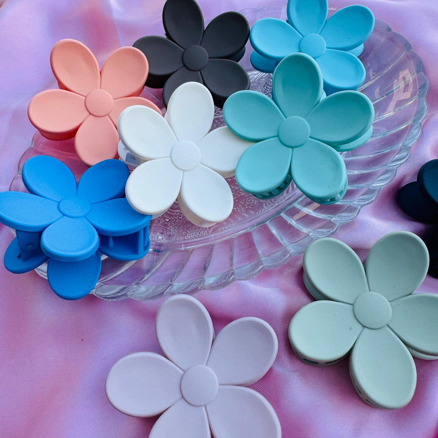 Matte Flower - Hair Claw